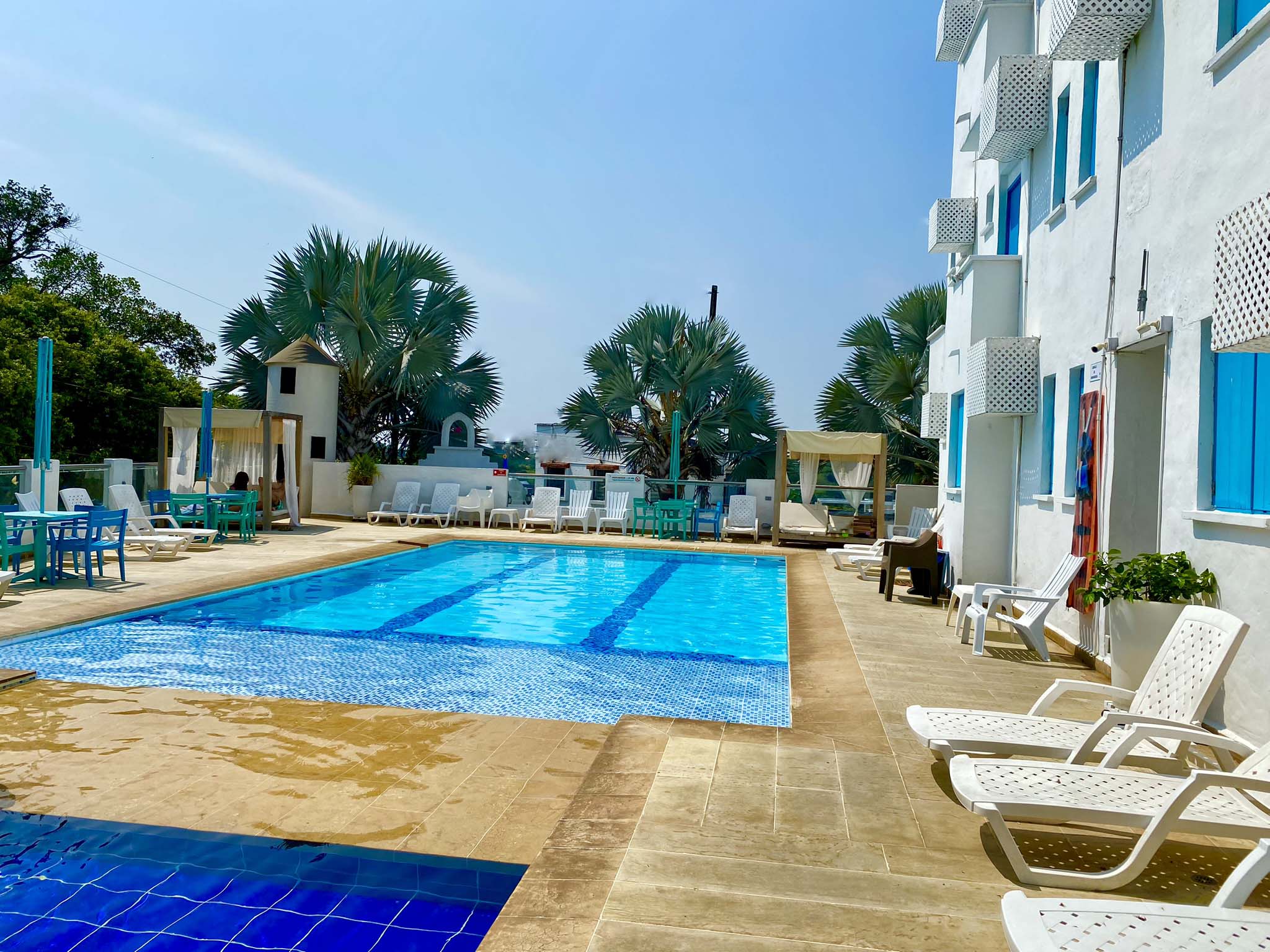 hotel con piscina en rio claro